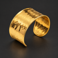Breiter offener Armreif – Goldfarben