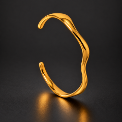 Gedrehter offener Armreif – goldfarben